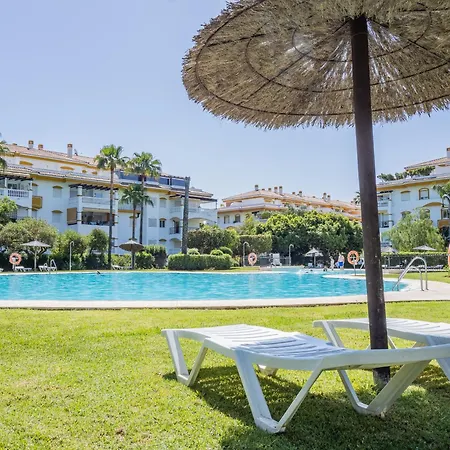 Cubo's Mimosas & Parking Marbella