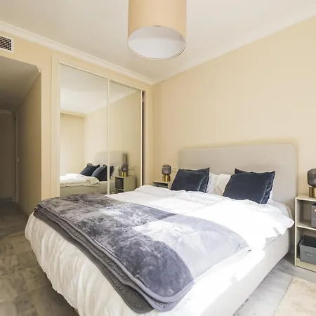 Cubo's Mimosas & Parking *